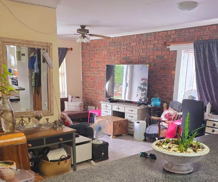 5 Bedroom Property for Sale in Fraaiuitsig Western Cape